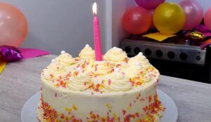 Receta de torta de cumpleaños fácil y económica